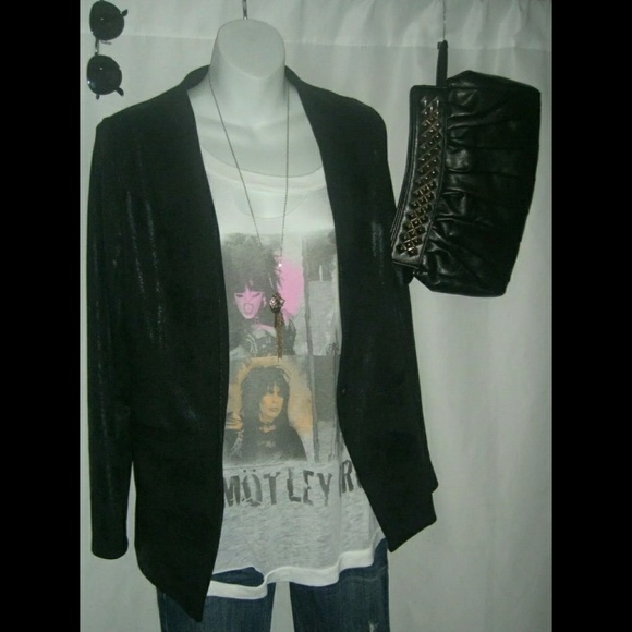 Chaser Motley Crue Shout At The Devil Ripped Tee - Picture 5 of 8